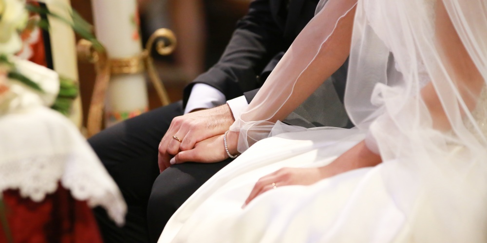 dettaglio mani e fedi durante il matrimonio realizzato a Bientina in Toscana fotografia emozioni