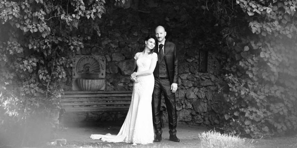 fotografia bianco e nero sposi in posa stile cinematografico reportage fotografo Pisa Lucca