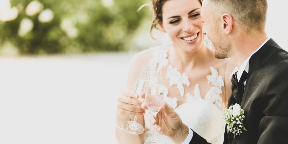 sposi che sorridono emozioni brindisi fotografo focus studio creativo matrimoni wedding